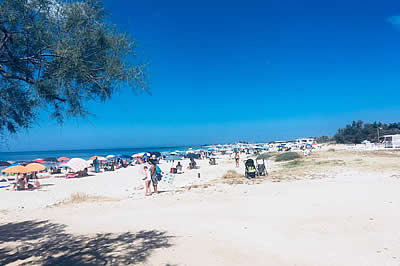 La spiaggia libera a Lido Marini